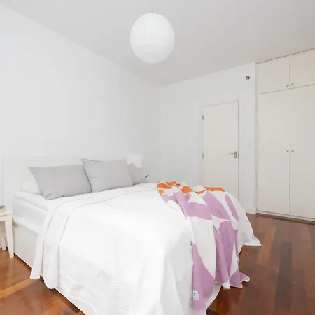 Charming With Parking By Renters *