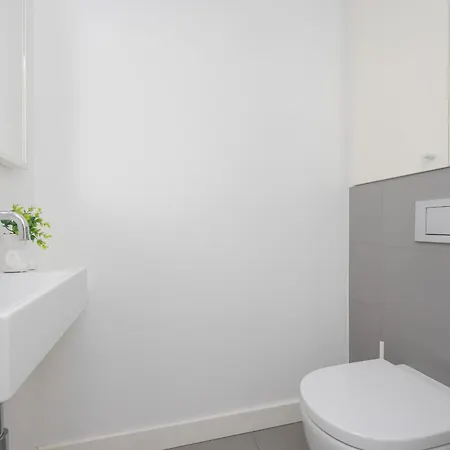 Charming With Parking By Renters * Warszawa