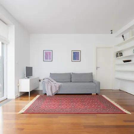 Apartament Charming With Parking By Renters
