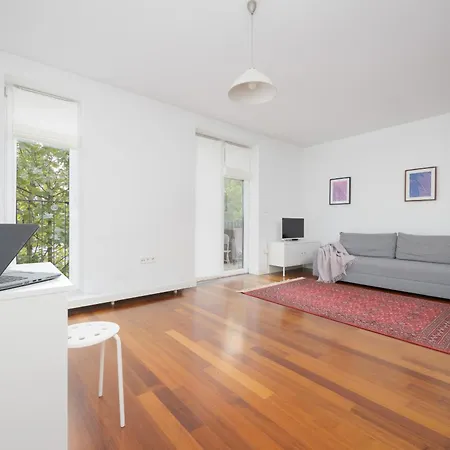 Apartament Charming With Parking By Renters